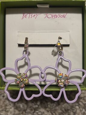 NWT Betsey Johnson Purple Flower Earrings